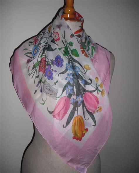 vintage gucci scarf women.